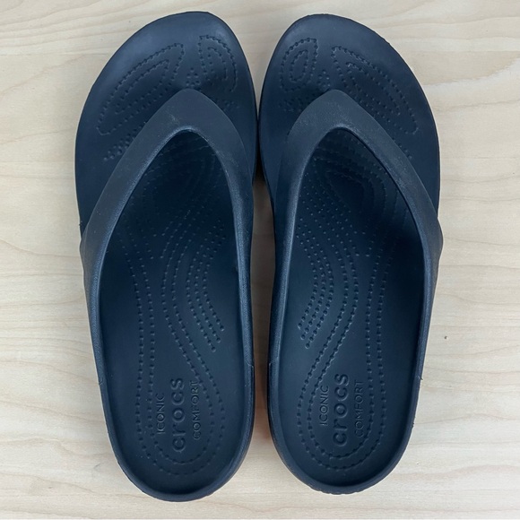 Crocs Women’s Size 7.0 Kadee II Flip Flops Triple Black Thong Sandals - Picture 3 of 10